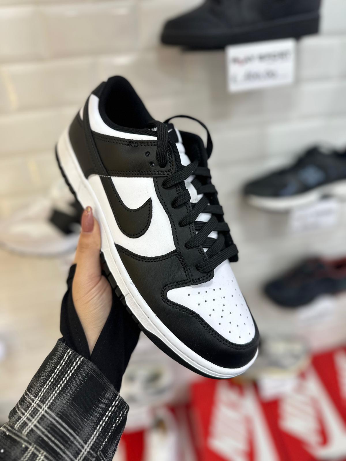 NIKE DUNK PANDA