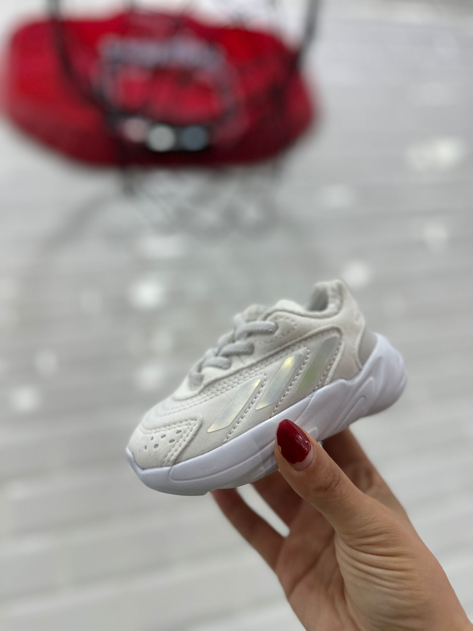 ADIDAS OZELIA